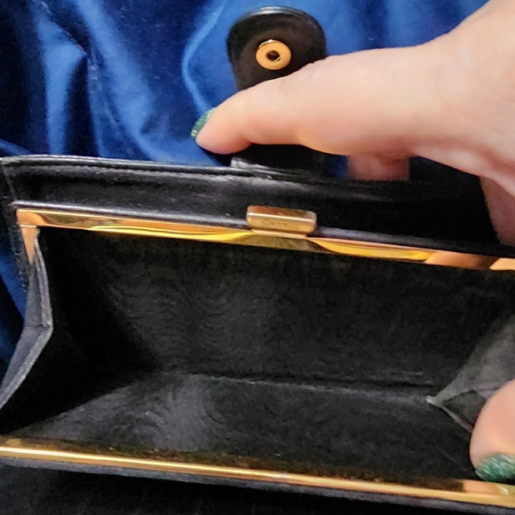 Chanel CC logo GUC BLACK CAVIAR KISSLOCK LONG BIFOLD WALLET - Picture 6 of 8